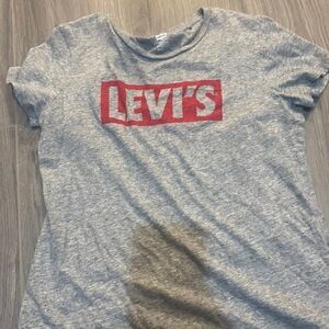 Levi’s tee 